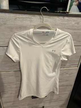 Under Armour Women's Tech V-Neck Short Sleeve training shirt in white